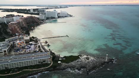 puesta de sol aérea en la zona hotelera de cancún riviera maya méxico caribe tropical paraíso playa imágenes de drones destino de viaje