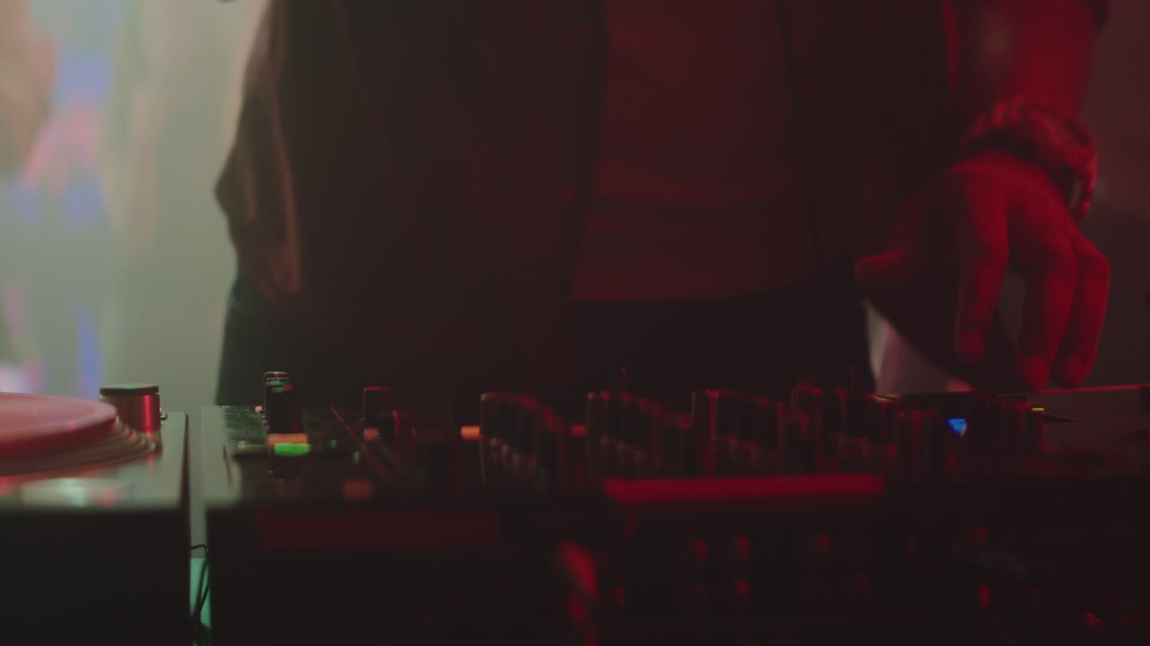 dj en un club nocturno