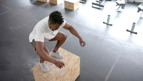 Fit-African-American-man-performs-a-step-up-exercise-at-the-gym