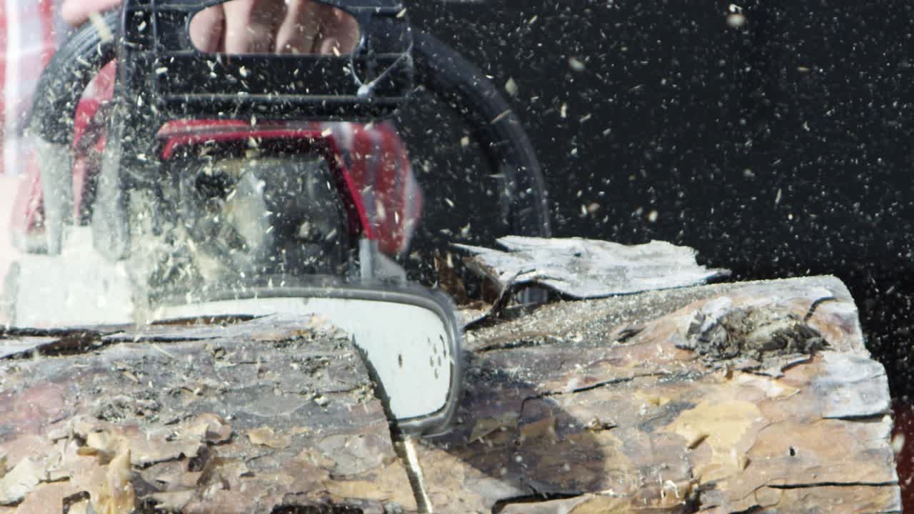 бензопила для резки древесины