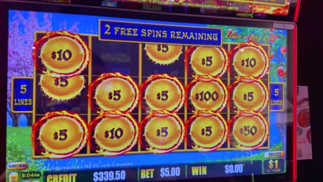 slot machine spins with winning combinations