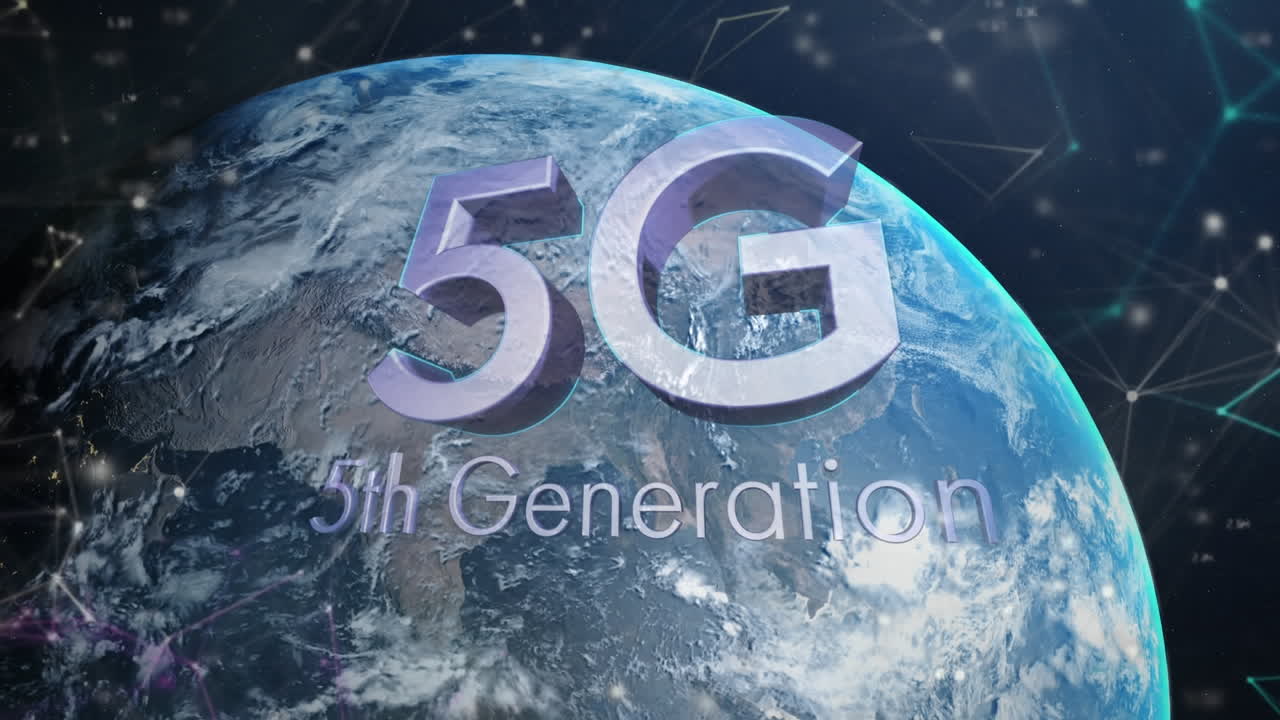 animazione di forme rosse e rosa su 5g e globo rotante nello spazio con triangoli