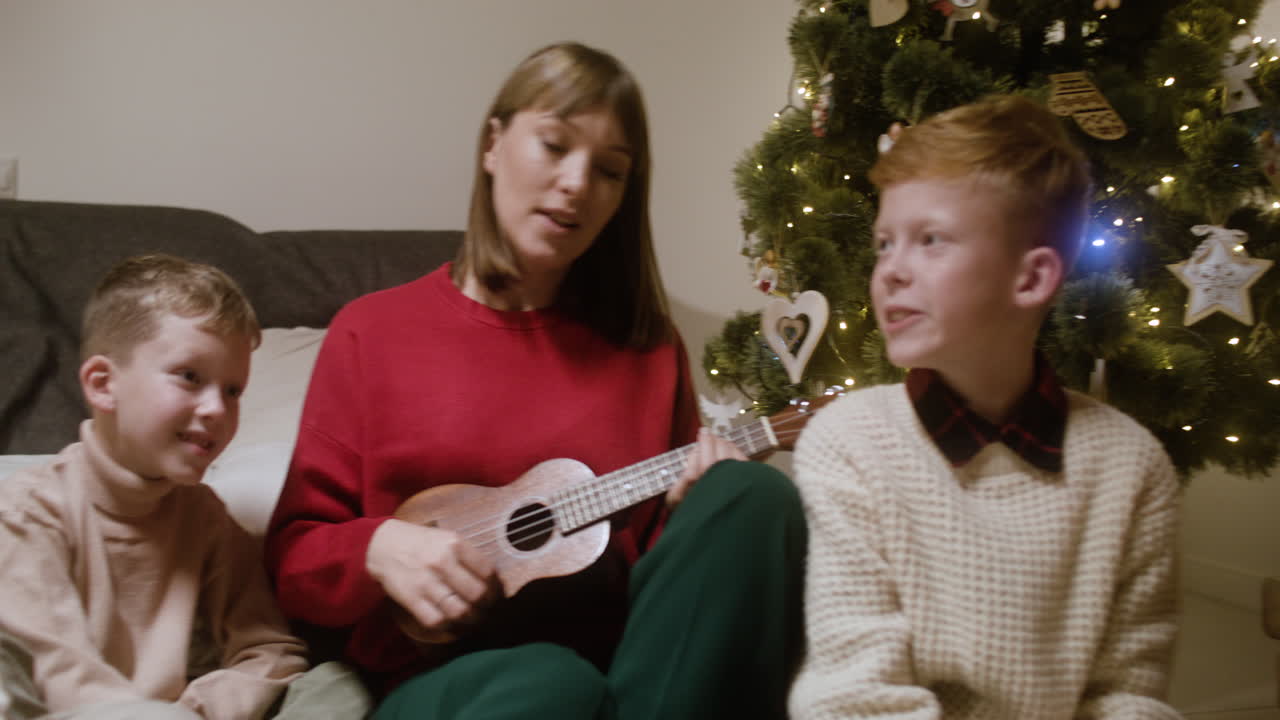 거실에서 새해 전날 축제.