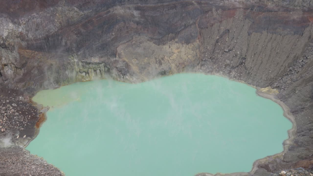 вода из кратера вулкана сулфур-лейк в эль-сальвадоре, санта-ана, центральная америка