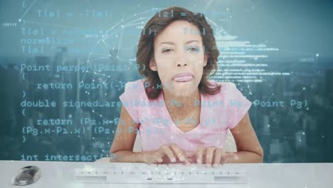 mujer riendo mientras charla
