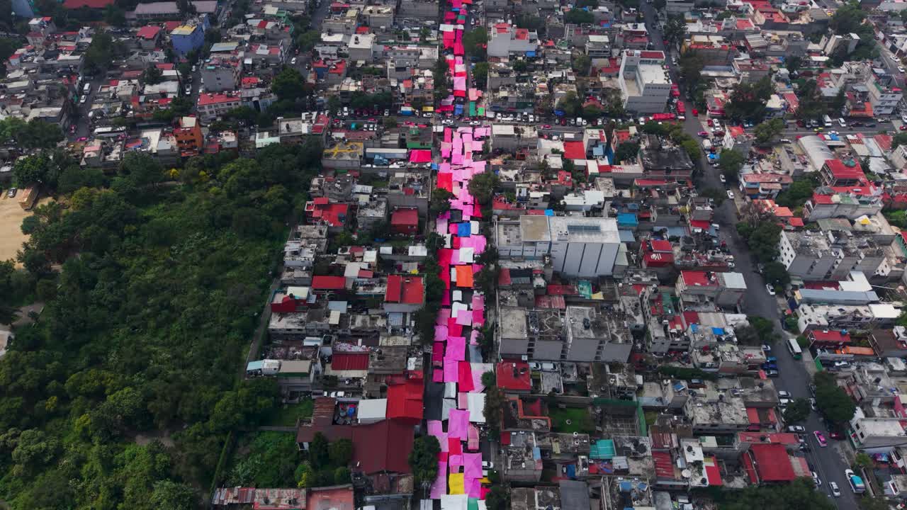 Drone view of characteristic pink tarps covering mobile markets in CDMX