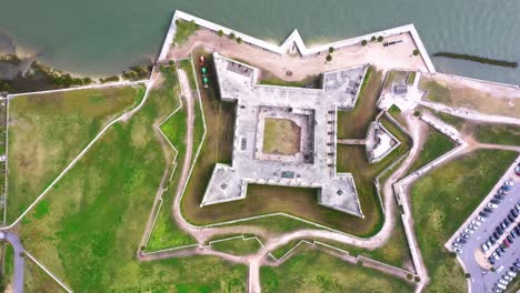 Aerial_4k_top-down-Del-Monumento-Al-Castillo-De-San-Marcos-En-San-Agustín,-Florida