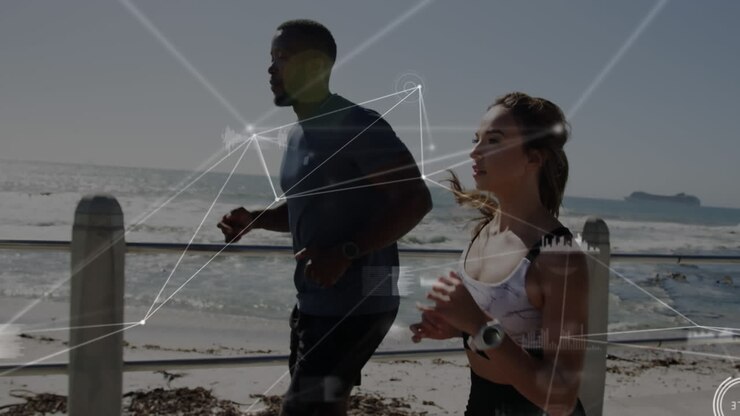 Animazione di rete di connessioni su persone che corrono sulla spiaggia