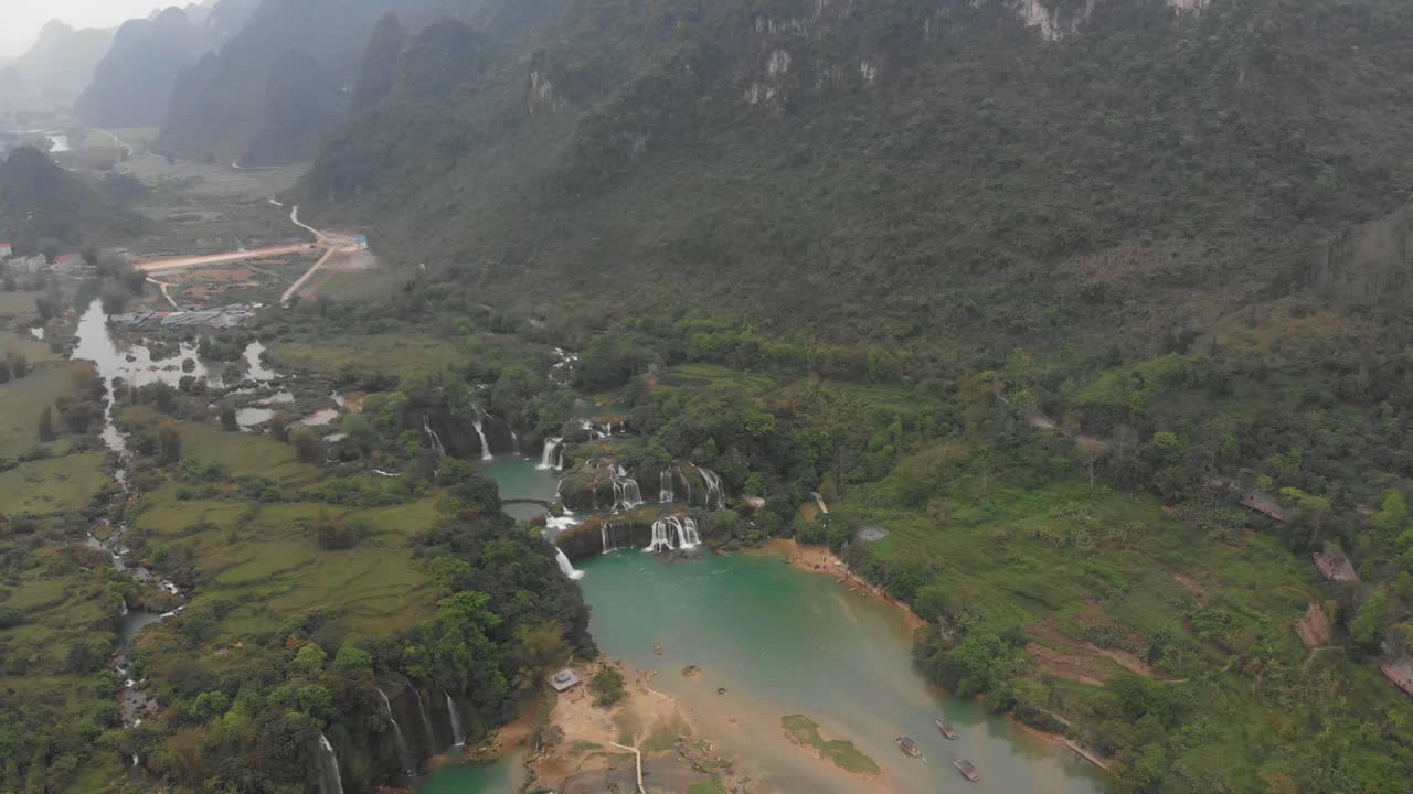 знаменитый водопад бан жуг во вьетнаме, с воздуха