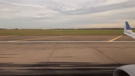 Taking-off-in-an-airplane-from-Austin,-Texas-USA