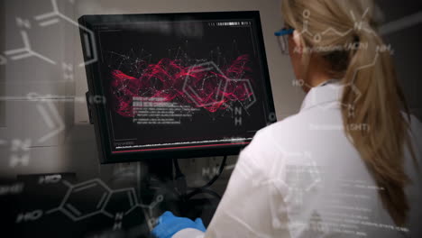 animación de procesamiento de datos sobre una científica caucásica en el laboratorio