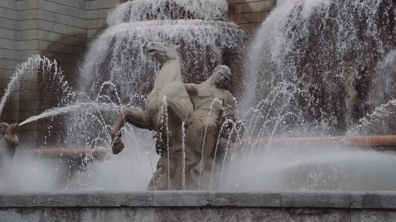 SLOW MOTION: Statue on Large Fountain 01