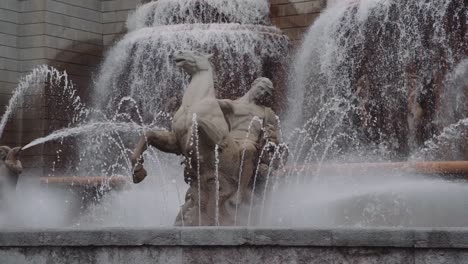 slow motion: statue on large fountain 01