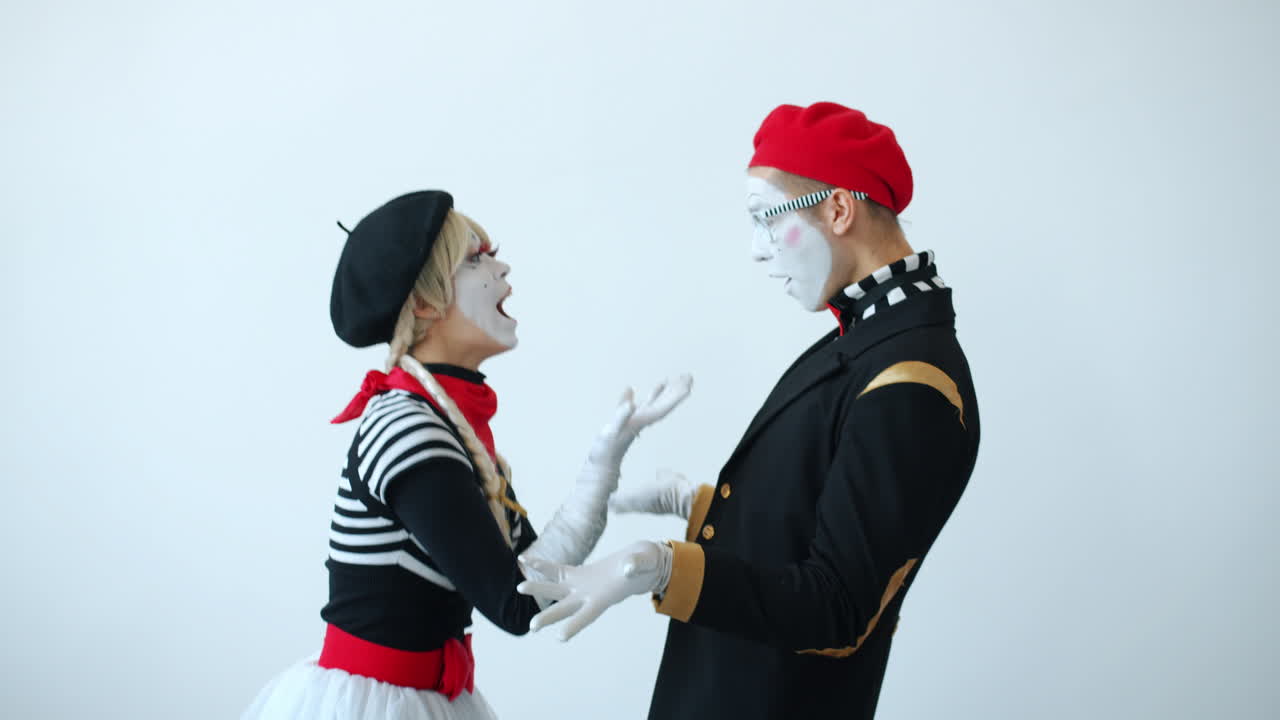 Mime Couple Performance
