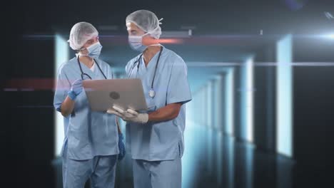 animación de médicos que usan máscaras de coronavirus y usan una computadora portátil