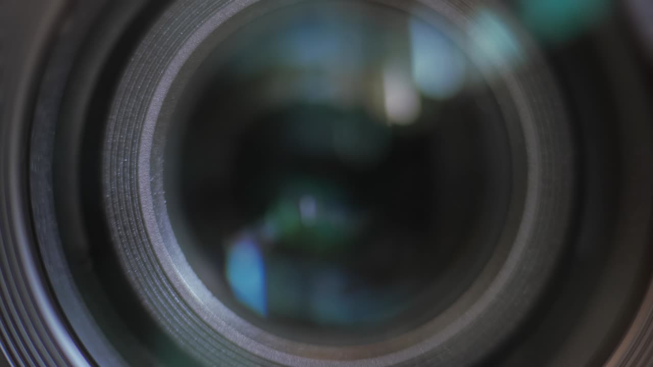 카메라 렌즈 눈을 닫습니다.