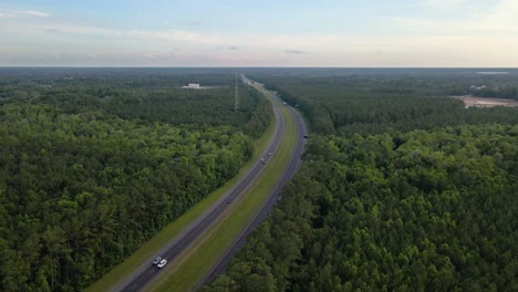 Vista-Aérea-Con-Vistas-Al-Tráfico-En-La-I-295,-En-El-Norte-De-Jacksonville,-Florida---Seguimiento,-Disparo-De-Drones