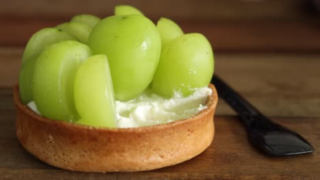 Tarta-De-Queso-Con-Uva-Hecha-Con-Migas-De-Galletas-De-Crema-De-Vainilla