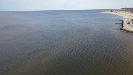 Una-Vista-De-Las-Cálidas-Aguas-Del-Lago-Michigan