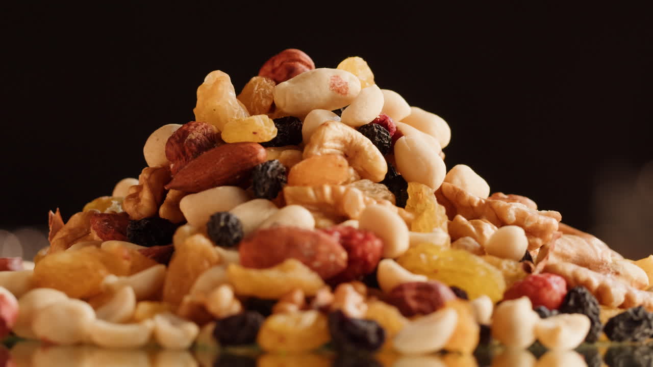 혼합 된 견과류와 건조 된 과일