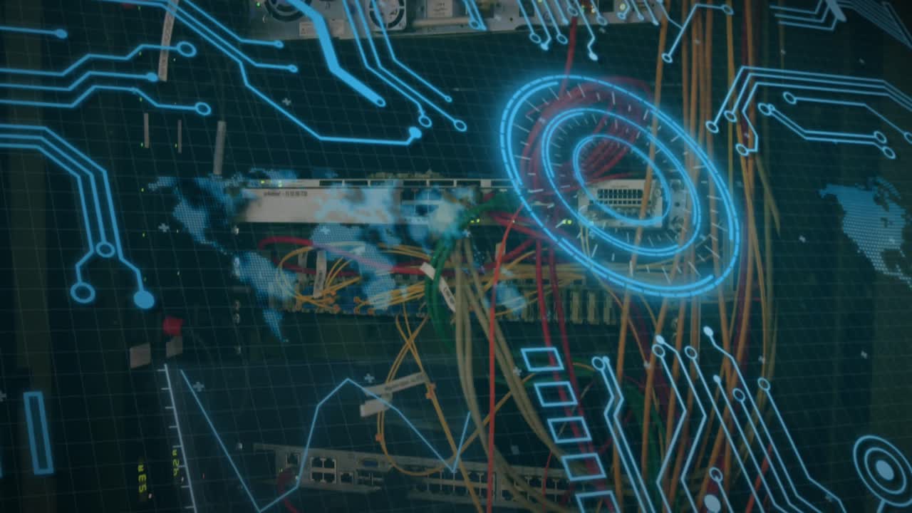 animación de la interfaz con procesamiento de datos y escáner redondo sobre un servidor de computadora en primer plano