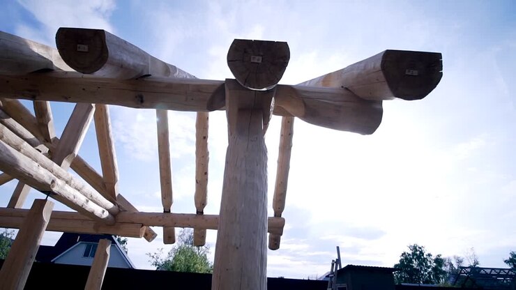 Costruzione di Baita in Legno - Travi di Supporto in Legno