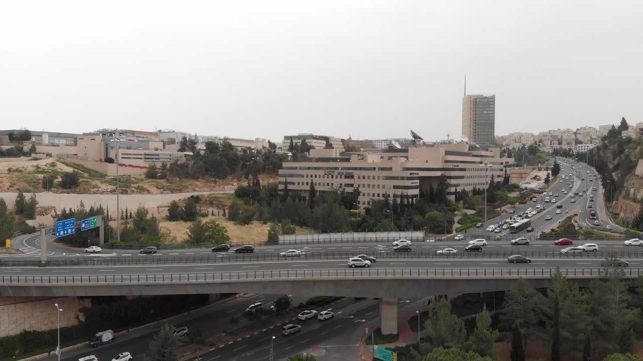Traffico e ponte a Gerusalemme, vista aerea