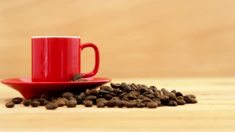 Primer-Plano,-De,-Taza-De-Café,-Con,-Platillo,-Y,-Granos-De-Café