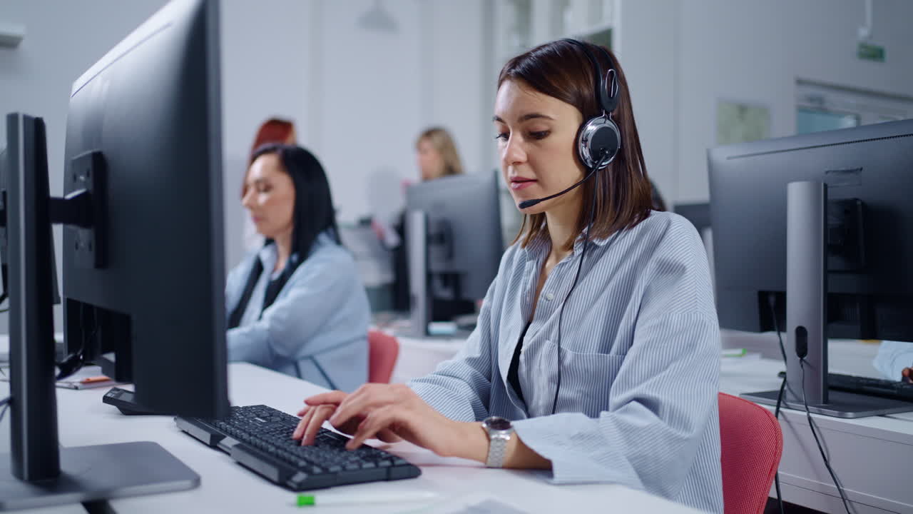 representantes de servicio al cliente en el trabajo