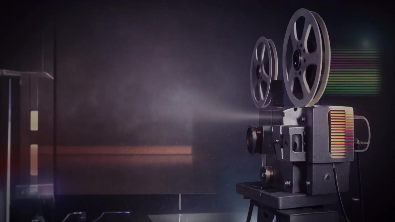 Proiettore di film d'epoca che proietta luce in una stanza buia