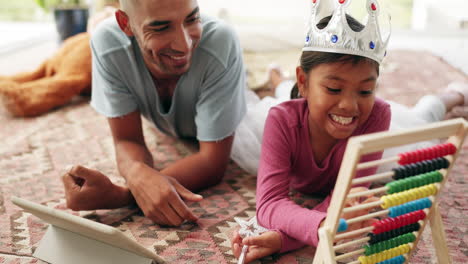 padre, sonrisa y hijo con ábaco para aprender