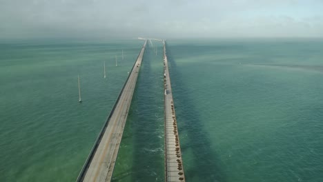 Aerial-View-of-Seven-Mile-Bridge-in-The-Florida-Keys-on-a-Beautiful-Day-With-Beautiful-Turquoise-Water-Tracking-Forward-Pan-Up