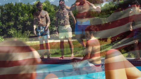 un grupo de hombres saltando en la piscina y una bandera estadounidense para el 4 de julio.