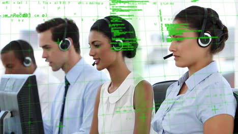 animazione dell'elaborazione dei dati su uomini d'affari che utilizzano cuffie telefoniche