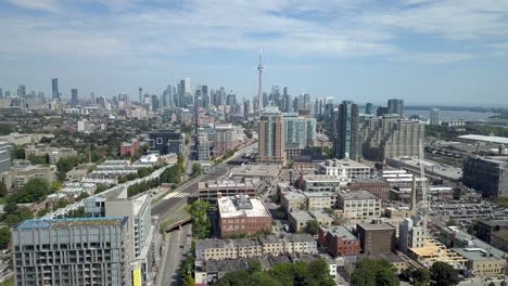 Toma-Aérea-Del-Barrio-Del-Centro-De-Toronto-En-Verano