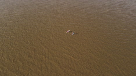 diarios de aventuras en bote en kayak en la turbia antena del río amazonas