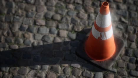 Orange-weiß-Gestreifter-Verkehrskegel