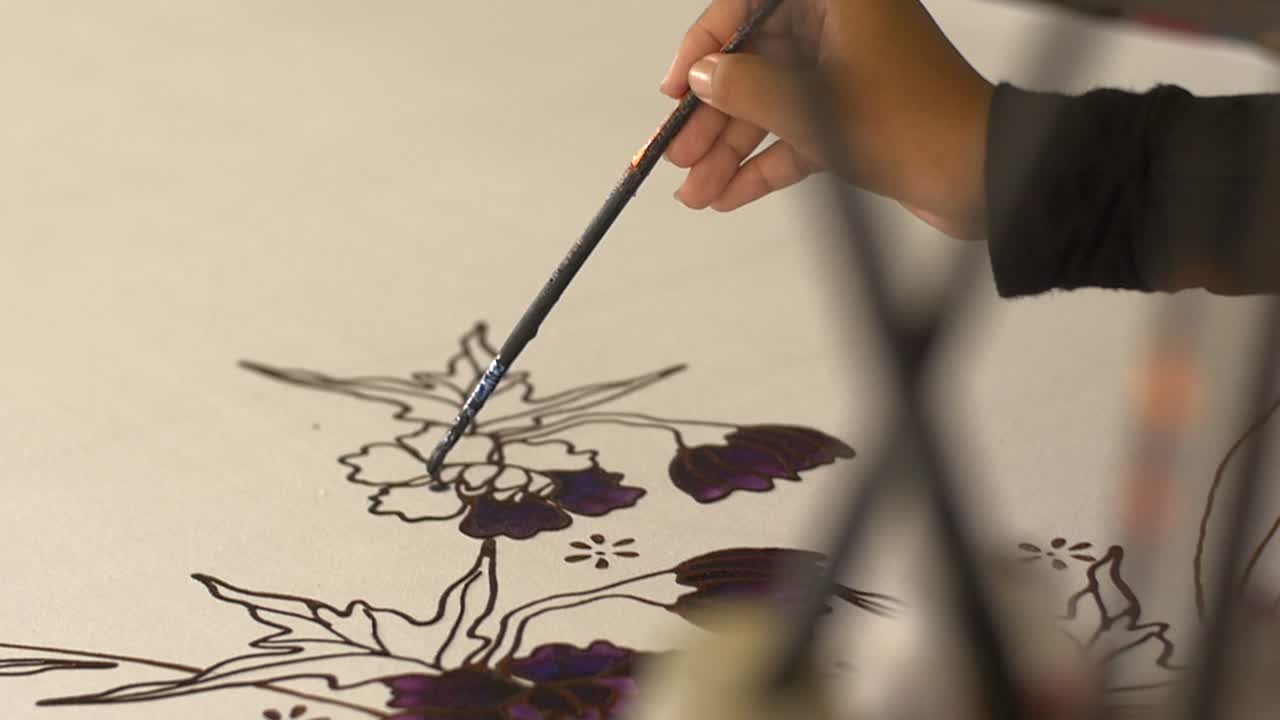 바틱 페인팅 랙 포커스 샷