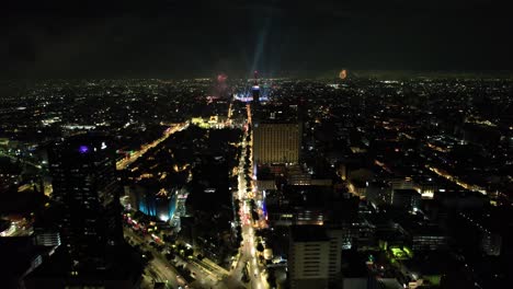 Drohnenaufnahme-Verschiedener-Blitze-Im-Zocalo-Bei-Der-Feier-Zum-Unabhängigkeitstag-In-Mexiko-Stadt