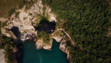 Arcomagno-Strand-San-Nicola-Arcella-Kalabrien-Italien-Von-Oben-Drohnen-Luftaufnahme-02