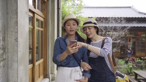 friends walk discuss online map on mobile phone