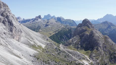 Paso-De-Montaña-En-Dolomitas