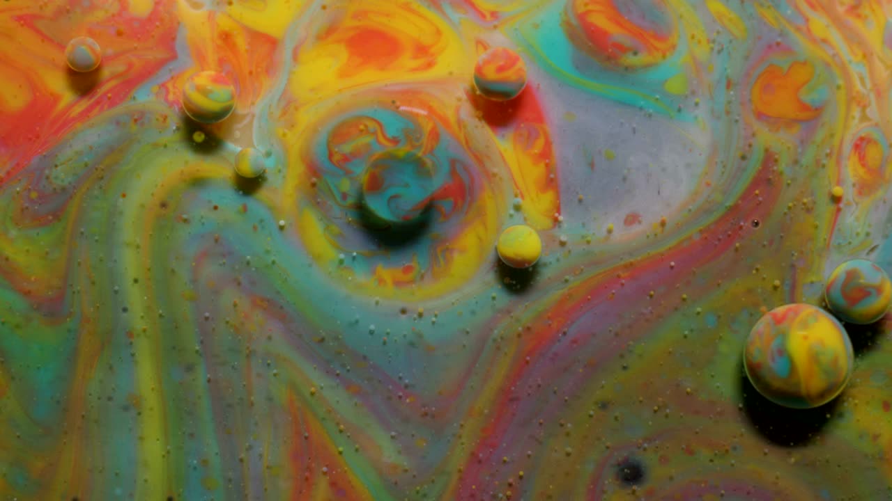 coloridas burbujas brillantes aceite hermosa pintura universo color movimiento multicolorido. pintura acrílica. universo espacial, física cuántica. fantástica superficie hipnótica. reacción química de metamorfosis.