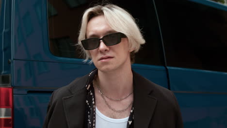 Blond-man-with-sunglasses