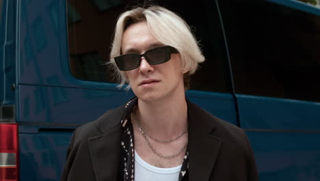 Blond man with sunglasses