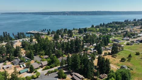 Orbiting-aerial-shot-over-the-rural-city-of-Clinton,-Washington-with-the-local-ferry-dock-in-the-background