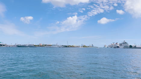 Boats-on-water-at-port