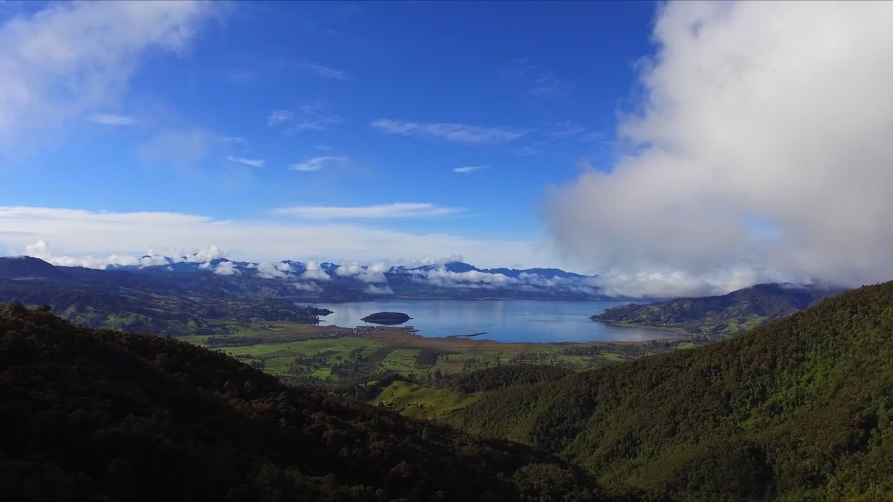TILT DOWN DRONE VIDEO OF &amp;quot;LA LAGUNA DE LA COCHA&amp;quot; IN PASTO NARI&Ntilde;O COLOMBIA AT SUNRISE