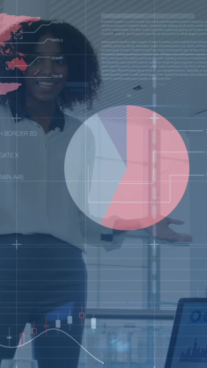 Animation af finansielle data og grafer over afroamerikansk forretningskvinde der holder præsentation