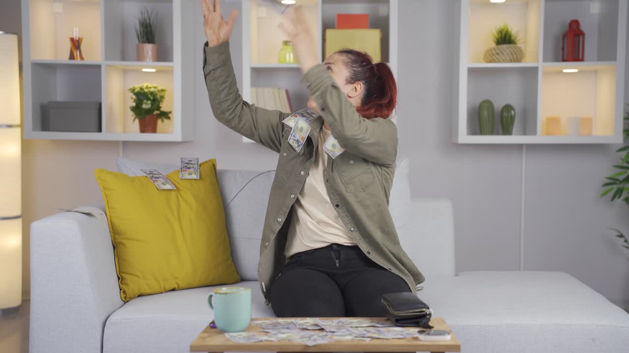 부유하고 오만한 여자.